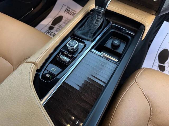 2016 Volvo XC90 T6 Momentum