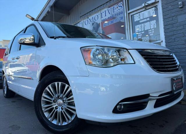 2016 Chrysler Town & Country Touring-L Anniversary Edition for sale in Arlington, VA
