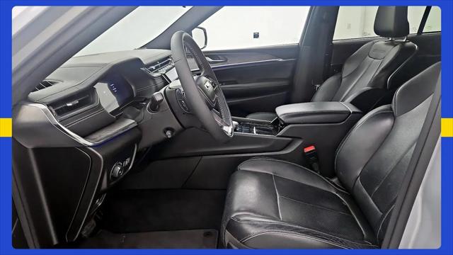 2023 Jeep Grand Cherokee Overland 4x2