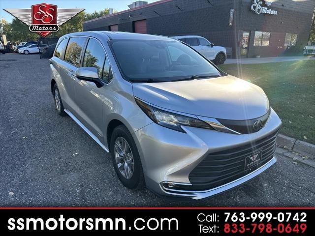 2021 Toyota Sienna XLE for sale in Blaine, MN