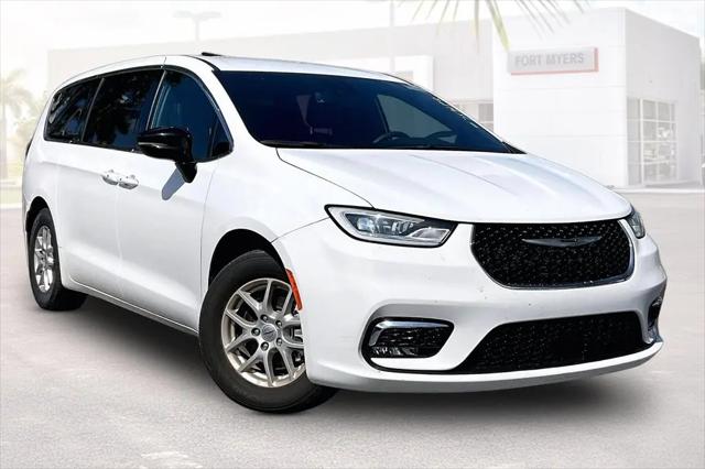 2025 Chrysler Pacifica Select for sale in Fort Myers, FL