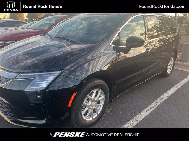 2027 Chrysler Pacifica Select for sale in Round Rock, TX