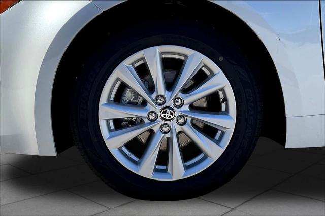 Certified Used 2026 Wind Chill Pearl/Midnight Black Metallic Toyota SE image 44