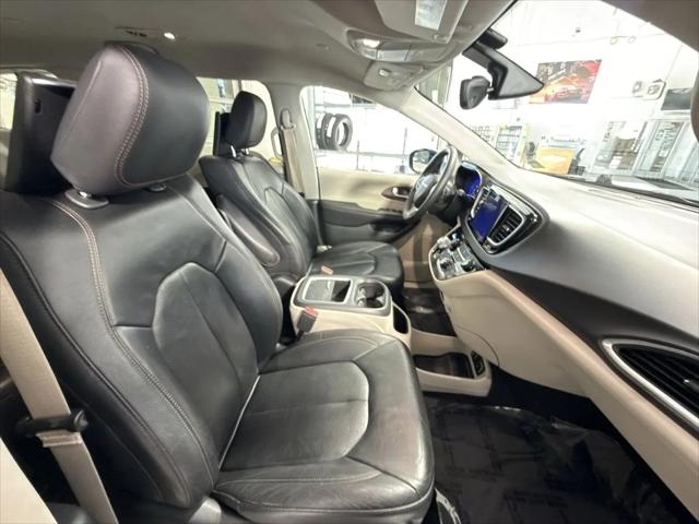 2017 Chrysler Pacifica Touring-L Plus