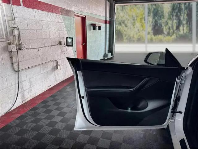 2021 Tesla Model 3 Standard Range Plus Rear-Wheel Drive