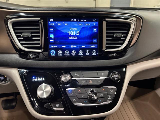 2017 Chrysler Pacifica Touring-L