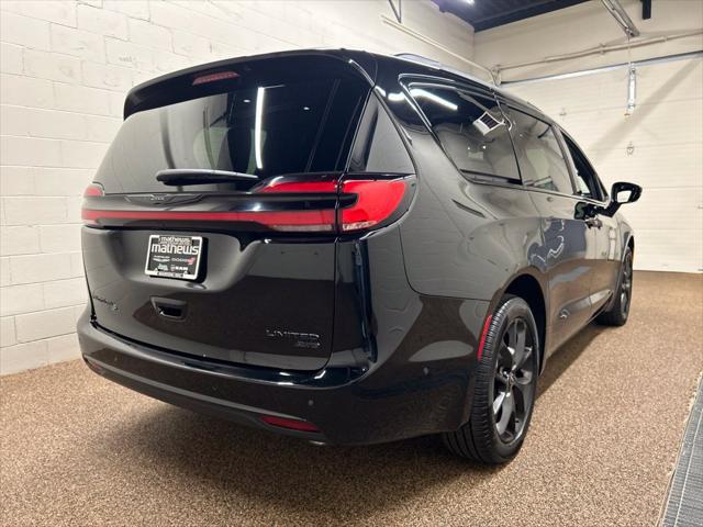 2025 Chrysler Pacifica Limited AWD