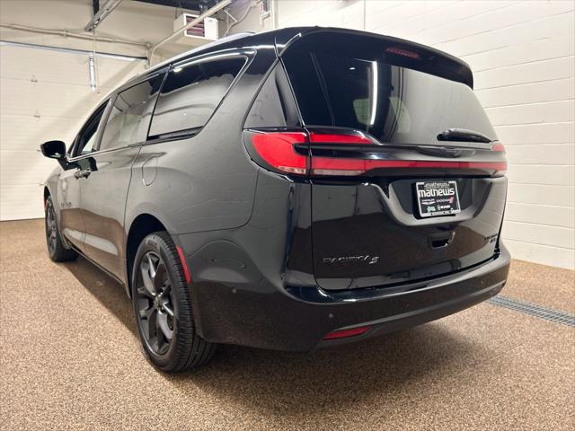 2025 Chrysler Pacifica Limited AWD