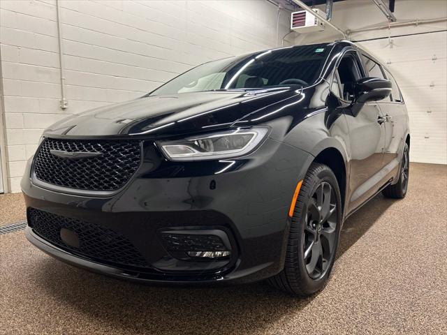 2025 Chrysler Pacifica Limited AWD