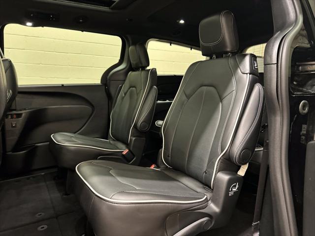 2025 Chrysler Pacifica Limited AWD