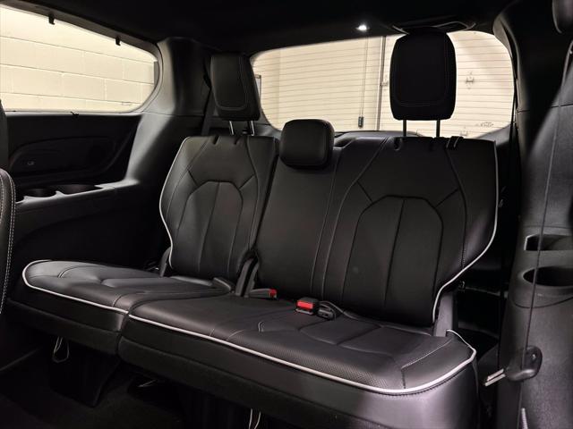 2025 Chrysler Pacifica Limited AWD