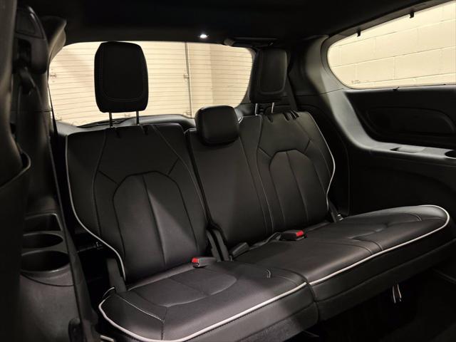 2025 Chrysler Pacifica Limited AWD