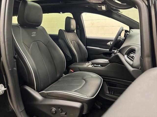 2025 Chrysler Pacifica Limited AWD
