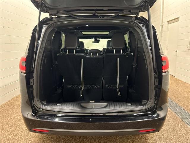2025 Chrysler Pacifica Limited AWD