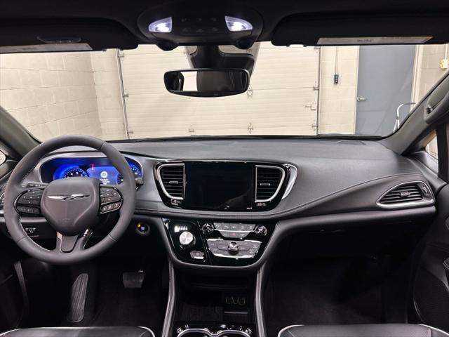 2025 Chrysler Pacifica Limited AWD