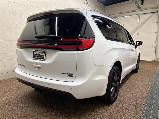 2025 Chrysler Pacifica Limited AWD