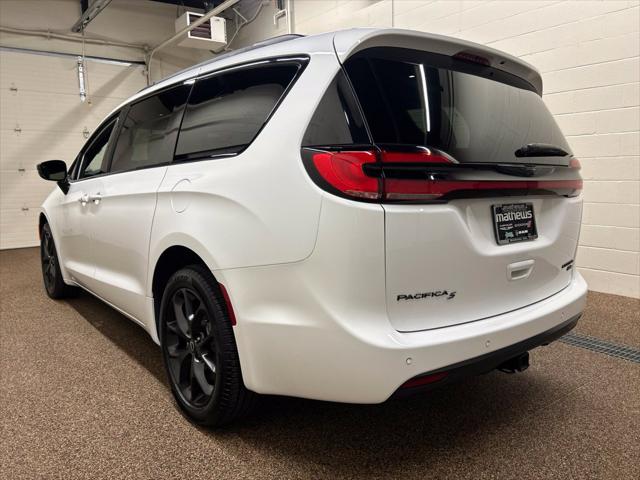 2025 Chrysler Pacifica Limited AWD