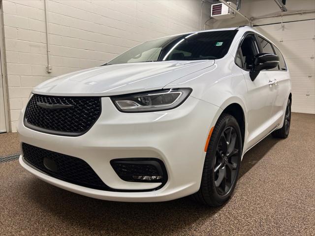 2025 Chrysler Pacifica Limited AWD