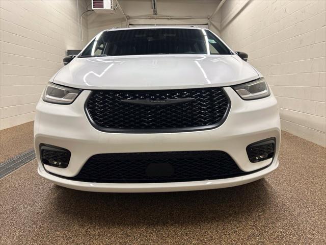 2025 Chrysler Pacifica Limited AWD