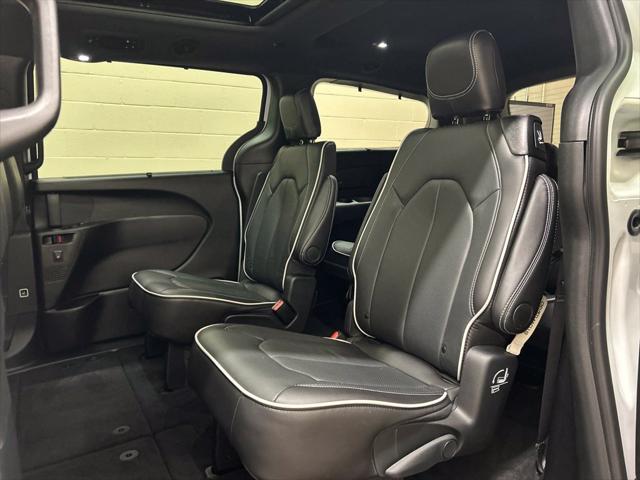 2025 Chrysler Pacifica Limited AWD