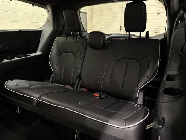 2025 Chrysler Pacifica Limited AWD