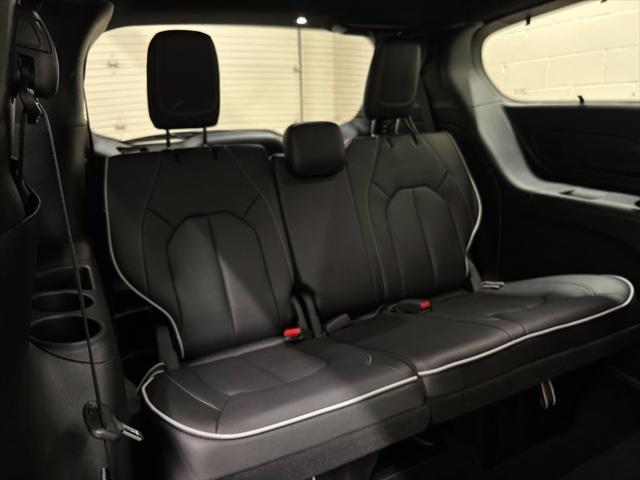2025 Chrysler Pacifica Limited AWD