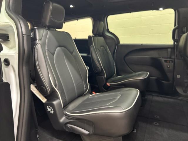 2025 Chrysler Pacifica Limited AWD