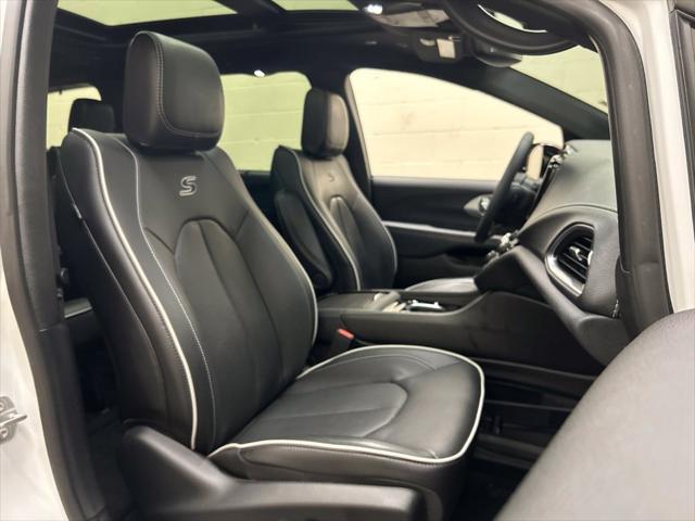 2025 Chrysler Pacifica Limited AWD