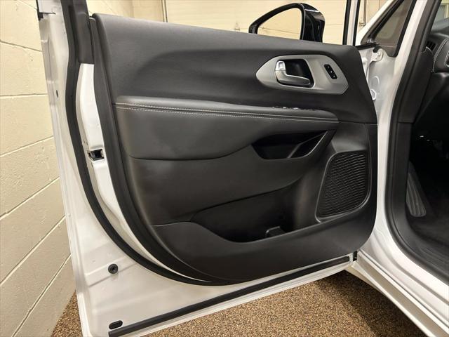 2025 Chrysler Pacifica Limited AWD