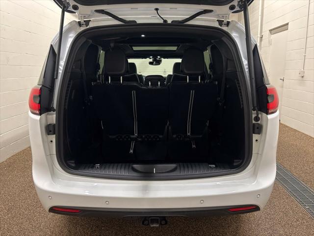 2025 Chrysler Pacifica Limited AWD