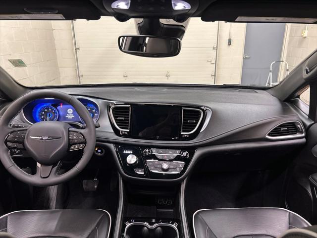 2025 Chrysler Pacifica Limited AWD