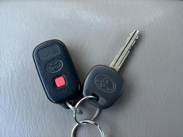 Used 2004 Toyota Camry XLE For Sale in Wilmington, OH