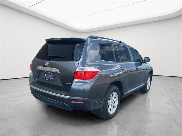Used 2013 Toyota Highlander Plus with VIN 5TDBK3EH4DS183621 for sale in Wilmington, OH