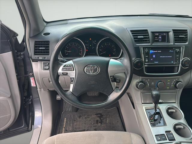 Used 2013 Toyota Highlander Base Plus V6 For Sale in Wilmington, OH