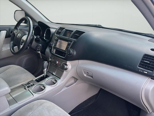 Used 2013 Toyota Highlander Base Plus V6 For Sale in Wilmington, OH