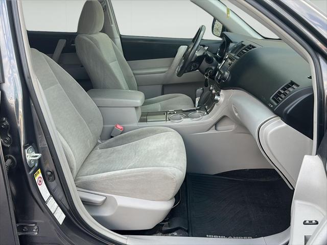 Used 2013 Toyota Highlander Base Plus V6 For Sale in Wilmington, OH