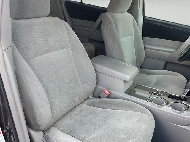 Used 2013 Toyota Highlander Base Plus V6 For Sale in Wilmington, OH