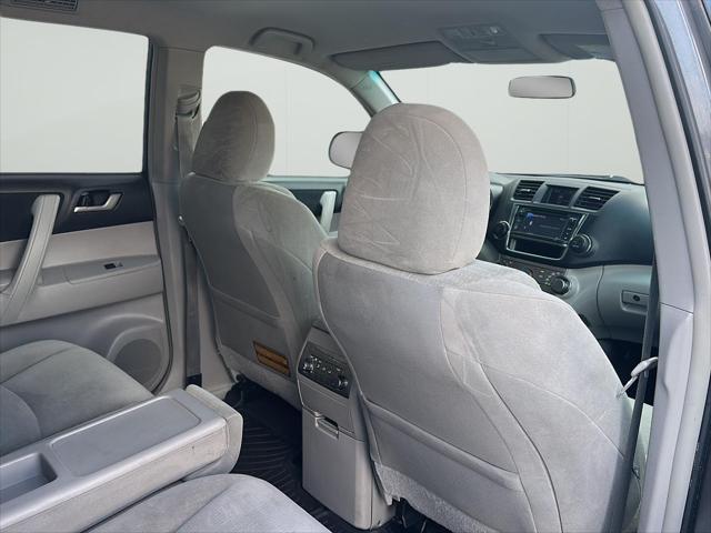 Used 2013 Toyota Highlander Base Plus V6 For Sale in Wilmington, OH