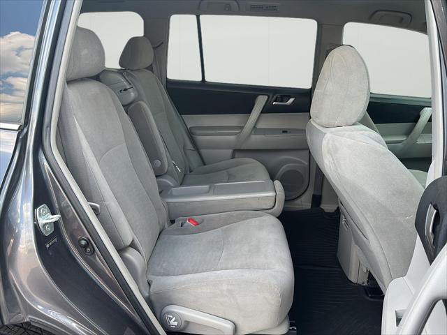 Used 2013 Toyota Highlander Base Plus V6 For Sale in Wilmington, OH