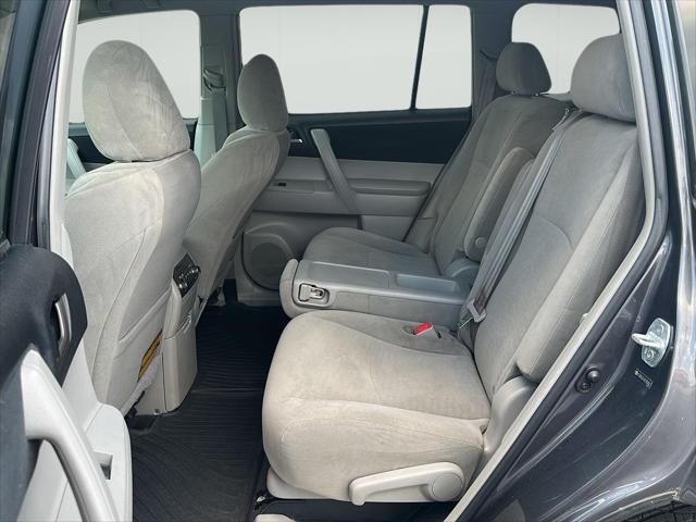Used 2013 Toyota Highlander Base Plus V6 For Sale in Wilmington, OH