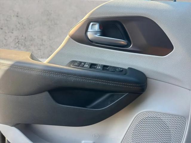 2017 Chrysler Pacifica Touring-L Plus