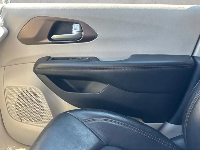 2017 Chrysler Pacifica Touring-L Plus
