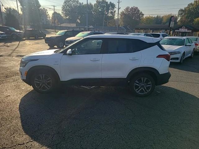 2022 Kia Seltos LX 2022 Kia Seltos LX