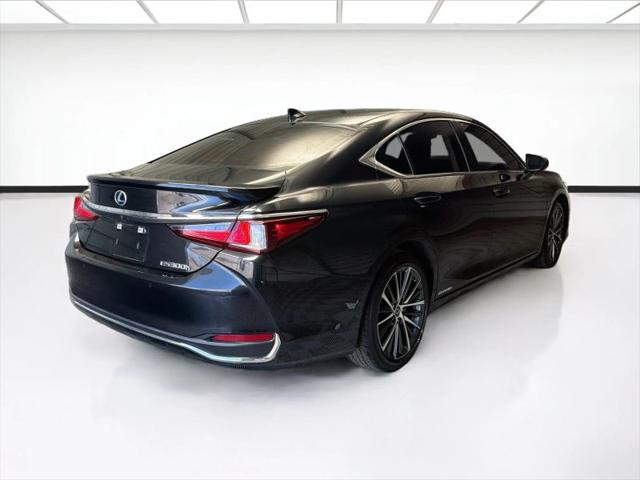2021 Lexus ES 300h 300h