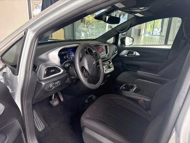 2024 Chrysler Pacifica Touring