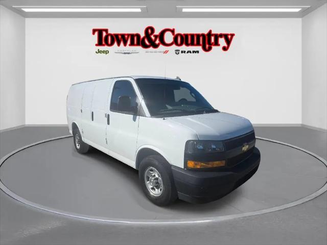 2022 Chevrolet Express Cargo Van RWD 2500 Regular Wheelbase WT for sale in Levittown, NY
