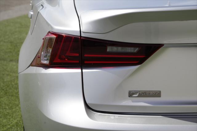 2016 Lexus IS 200t 4dr Sdn