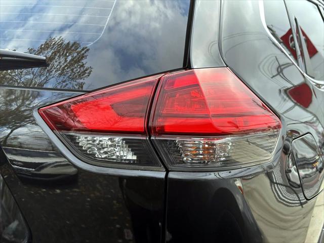 2017 Nissan Rogue SV [10]